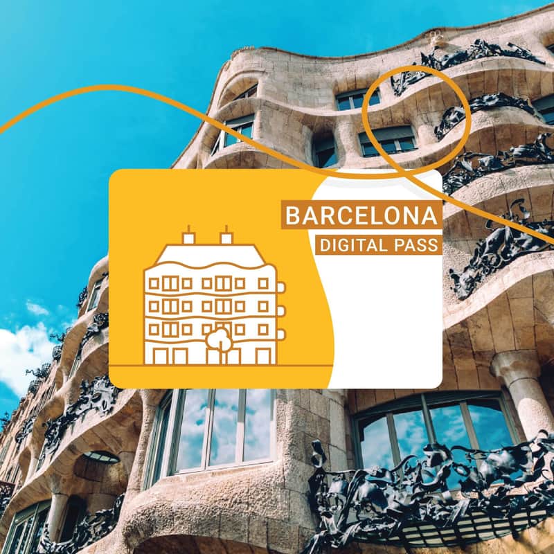 3 Gaudí-Häuser – Casa Milà – La Pedrera (Barcelona) Ein digitaler Pass mit einer Illustration und dem Text "Barcelona Digital Pass" überlagert ein Gebäude im Gaudí-Stil unter einem klaren blauen Himmel.