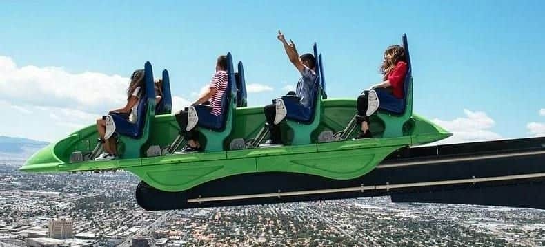 The STRAT: SkyPod Observation Deck & Thrill Rides